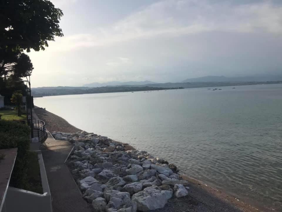 Appartamento Casa Vacanze Spiaggia D'Oro Desenzano del Garda Eksteriør billede